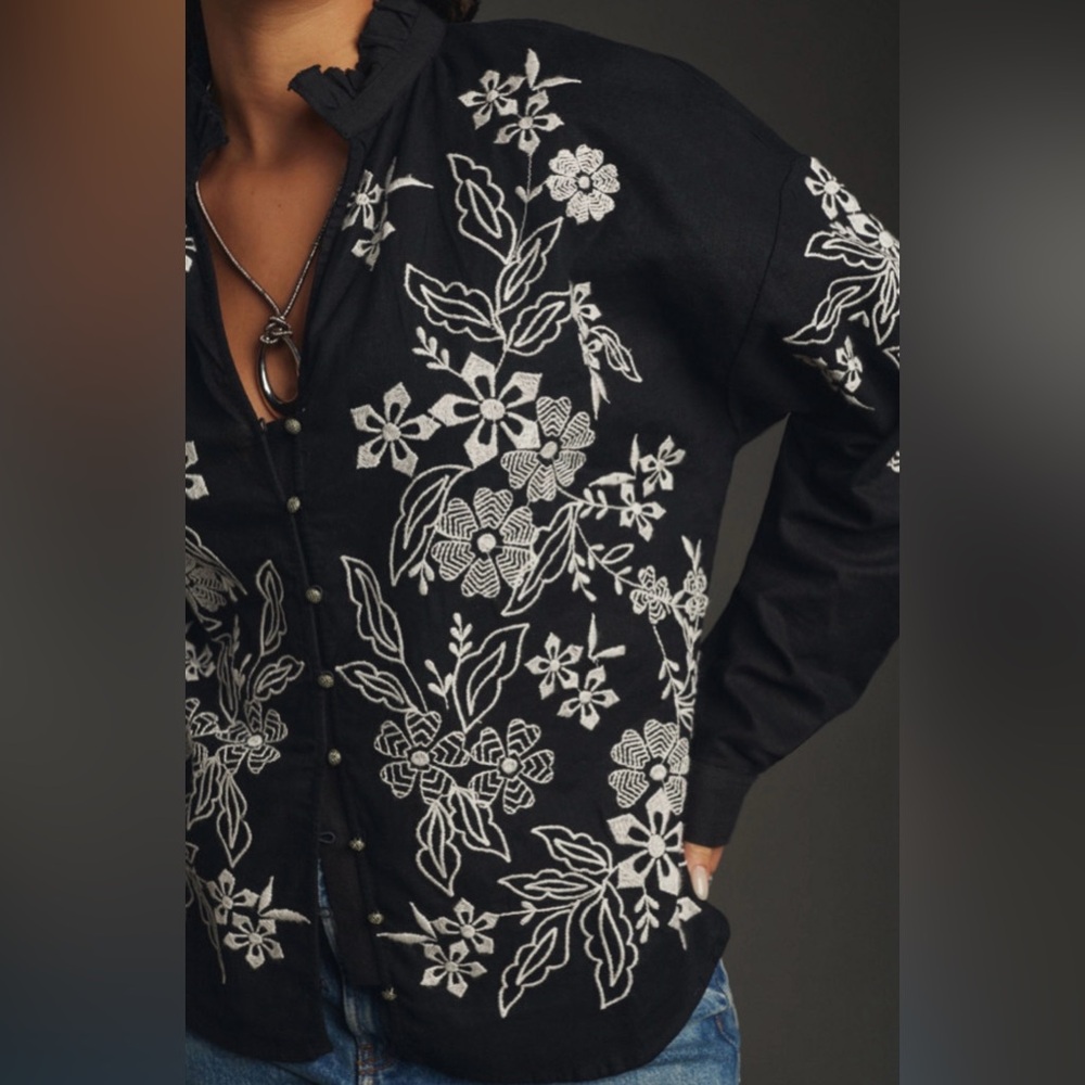 Pilcro Black and White Floral embroidered top sz S - Picture 5 of 12